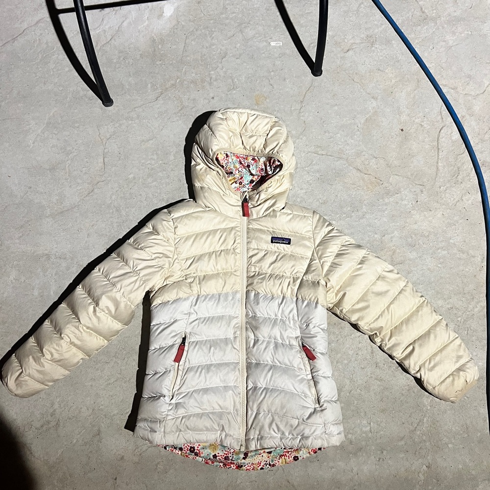 Patagonia white reversible down jacket